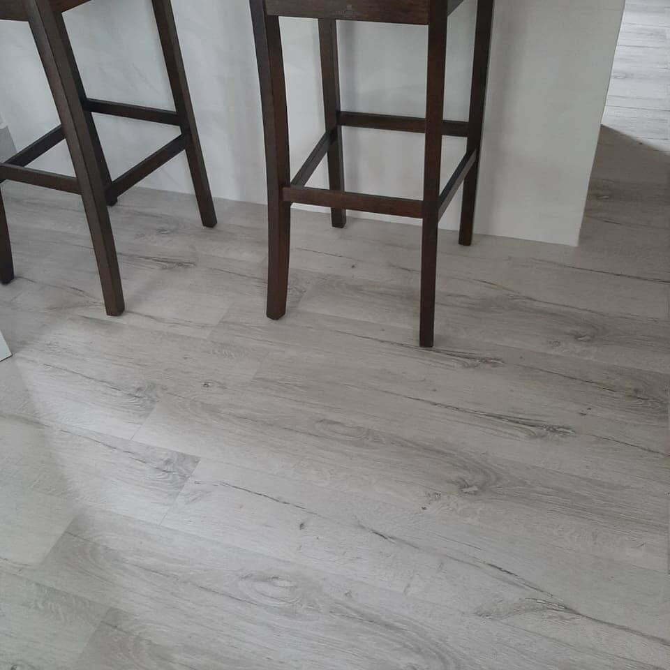 Piso Porcelanico Gres Aviñon Gris 16x100cm (1,13m2 x caja) - Image 2