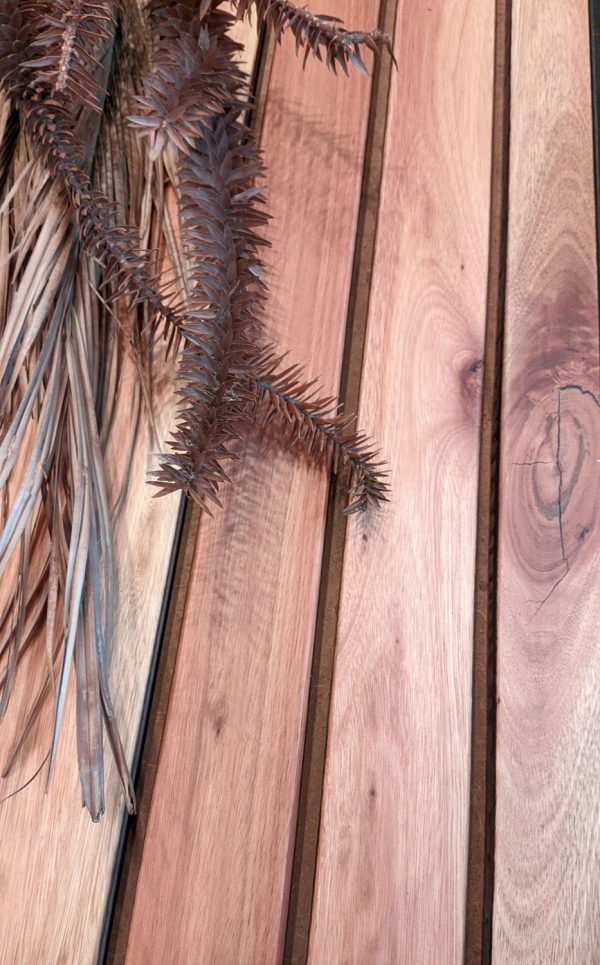 Deck Eucaliptus Con Nudo 1"x3"