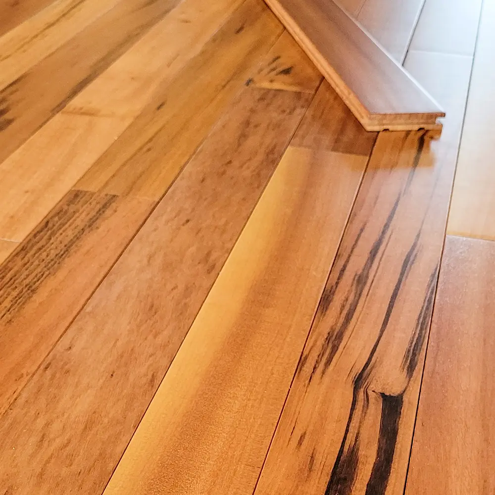 Piso Macizo Muiracatiara Prefinish 14x65x300/1200mm (2,73m2 x caja)