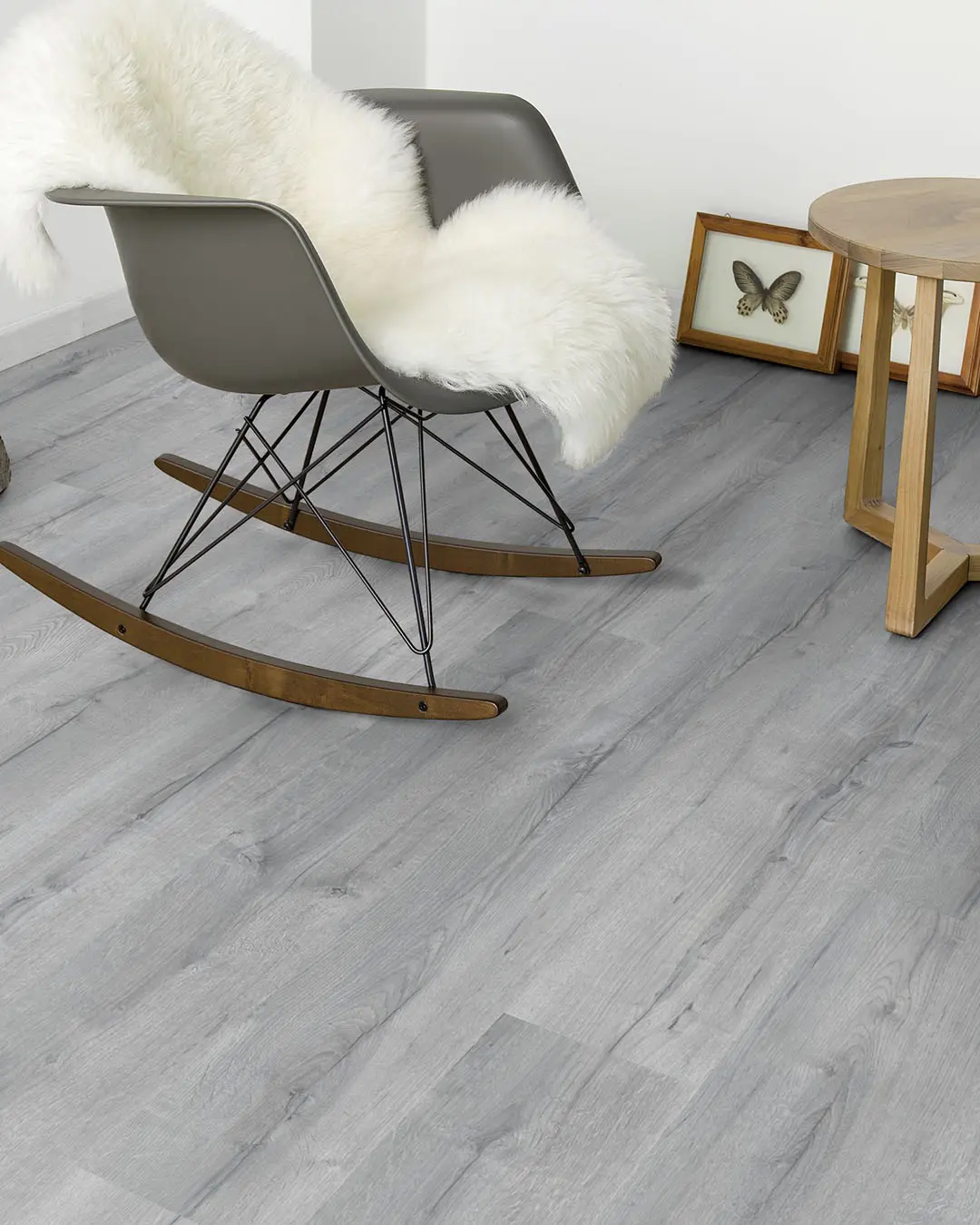 Piso Flotante Melamínico Roble Avalon 8mm Biselado Textura Clásica (2,41m2 x caja) - Image 3