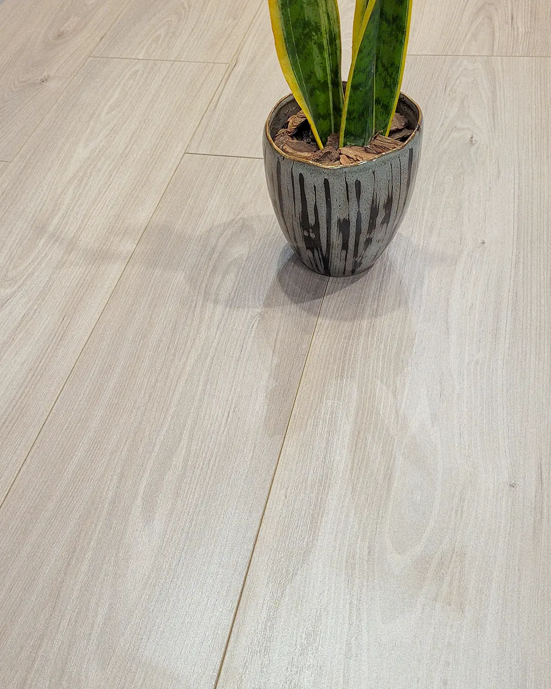Piso Flotante WP Roble Himalaya 8,3mm (1,91m2 x caja) - Image 2